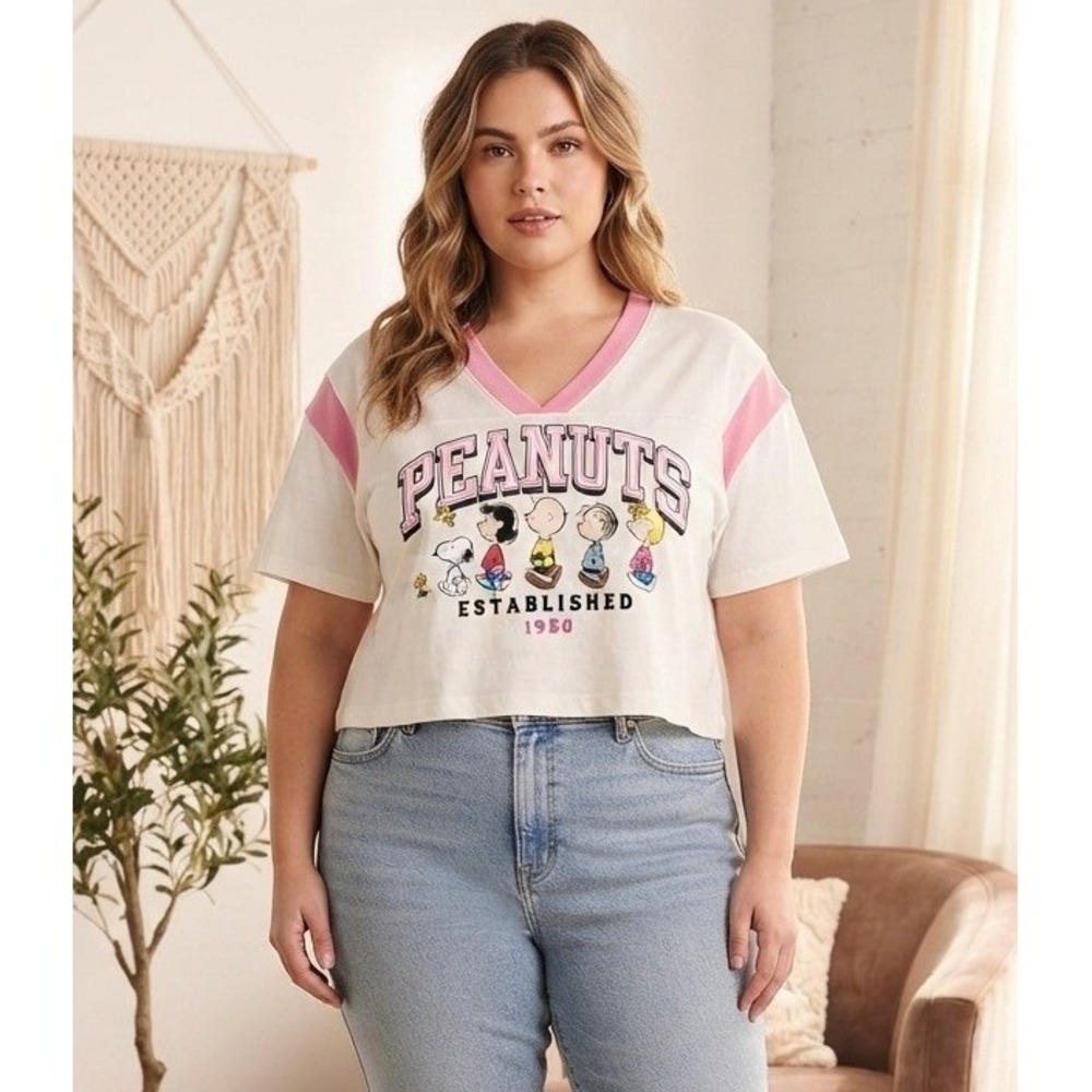 Peanuts Snoopy Cropped Varsity Tshirt Women's XL Winter White Pink LF32306FS NWT